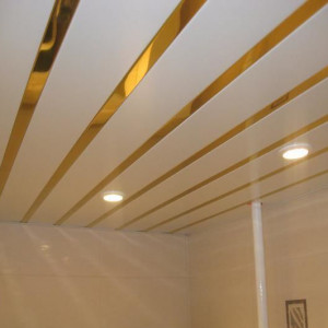 Комплект реечного потолка для ванной 'Албес' 1,35х0,9м AN85A цв. белый матовый с раскладкой цв. золото